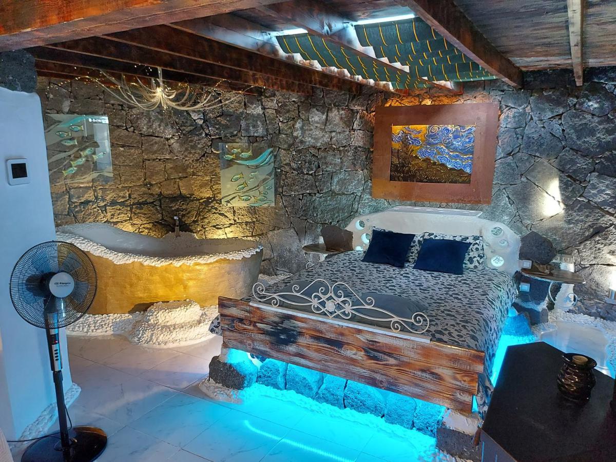 Aloelux Villa ! - Private Villa With Jacuzzi, Cinema ,Massage ,Wonderful View, Art Desing Villa Conil Bagian luar foto
