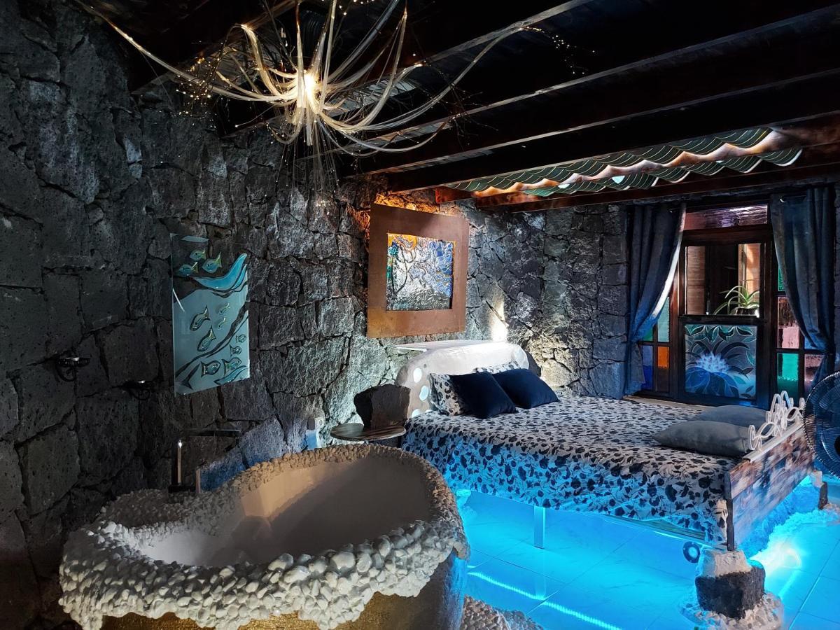 Aloelux Villa ! - Private Villa With Jacuzzi, Cinema ,Massage ,Wonderful View, Art Desing Villa Conil Bagian luar foto