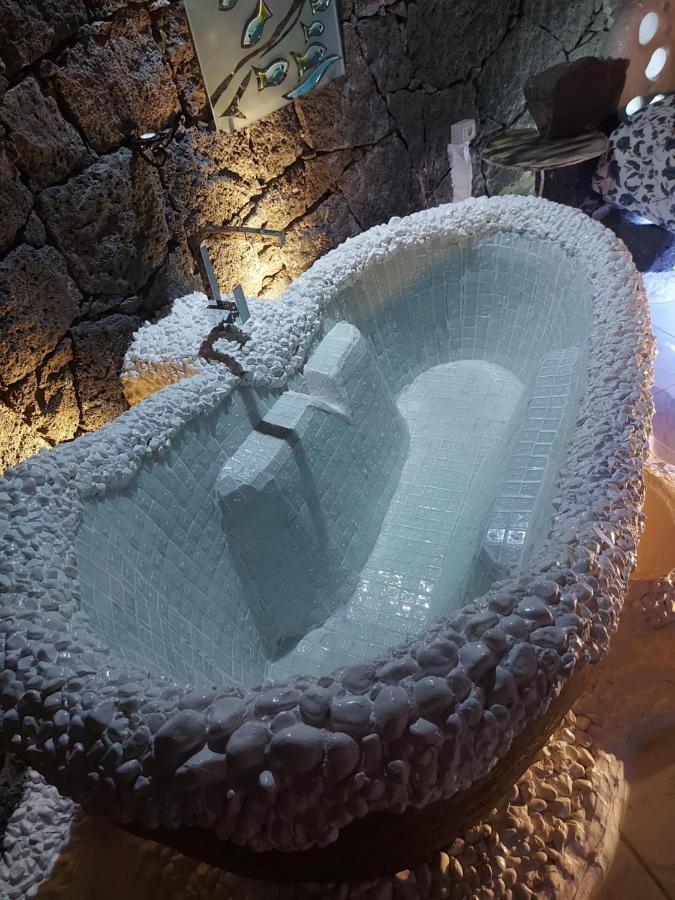 Aloelux Villa ! - Private Villa With Jacuzzi, Cinema ,Massage ,Wonderful View, Art Desing Villa Conil Bagian luar foto